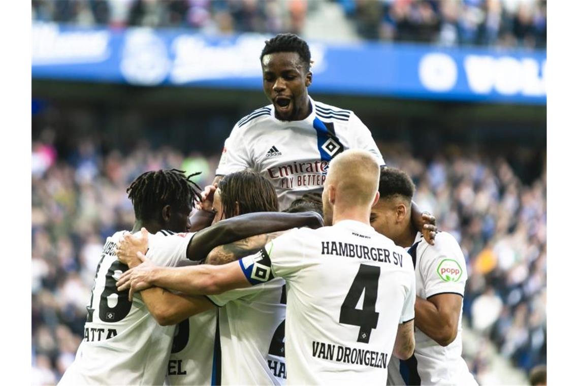 Der Hamburger SV besiegte den VfB Stuttgart im Topspiel mit 6:2. Foto: Frank Molter/dpa