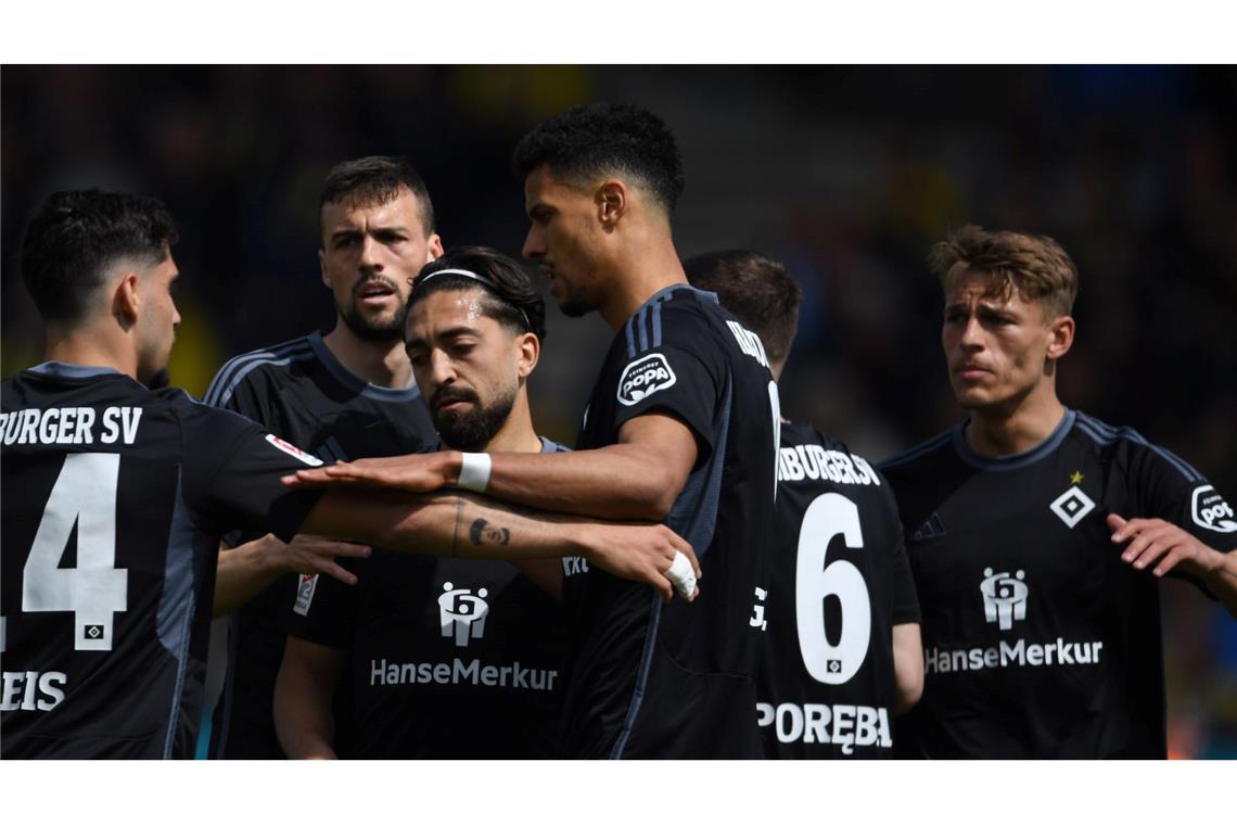 Der Hamburger SV feiert einen Sieg in Braunschweig und bewahrt die Chance auf den Relegationsrang.