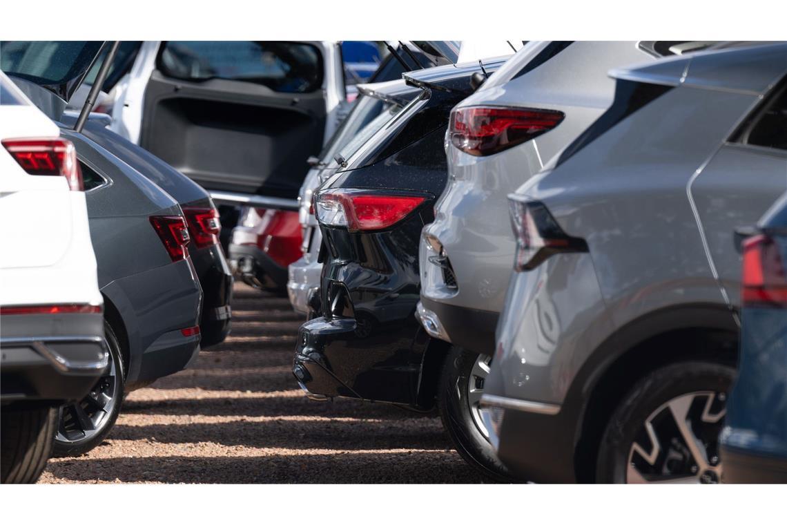 Autohandel macht weniger Umsatz - aber Werkstätten legen zu Der Handel mit Fahrzeugen macht weniger Umsatz (Archivbild).