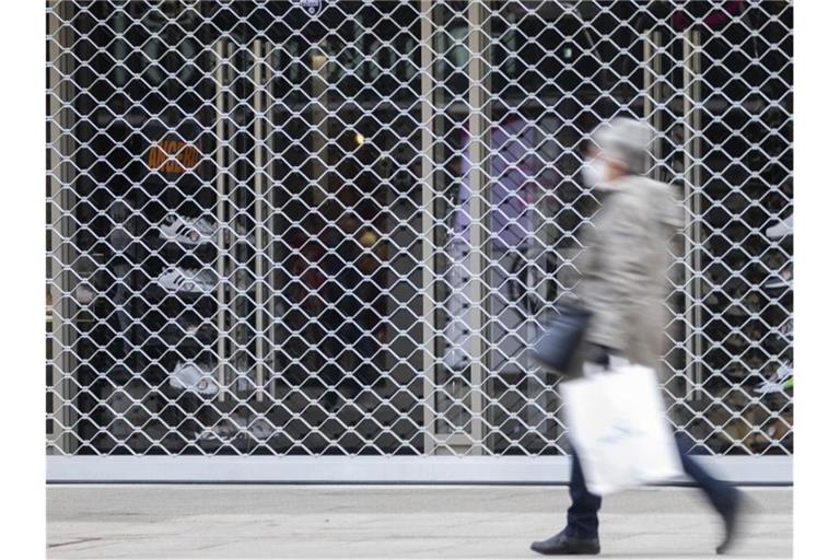 Der Handel rechnet nicht mit einem raschen Ende der coronabedingten Ladenschließungen in Deutschland. Foto: Tom Weller/dpa