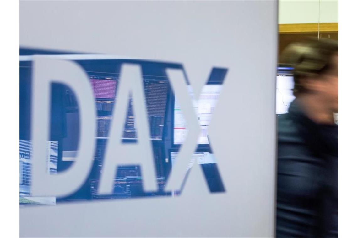 Dax verliert fast ein Prozent - SAP belastet Der Handelssaal der Börse in Frankfurt. Foto: Frank Rumpenhorst