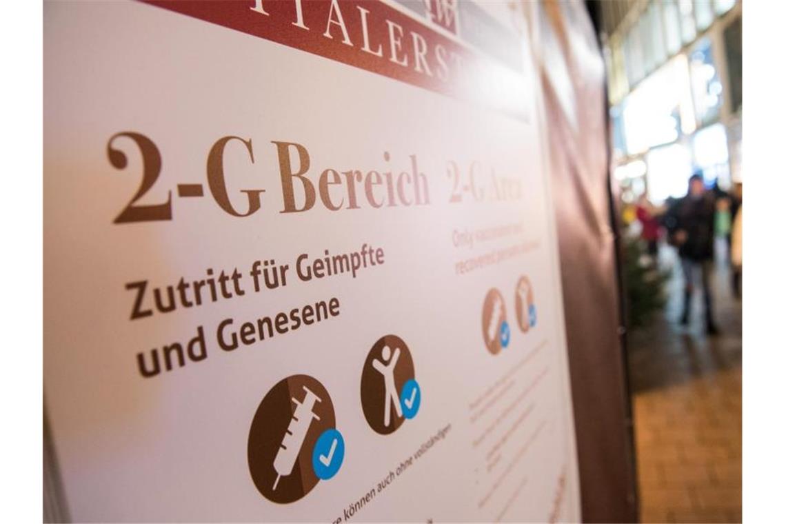 Der Handelsverband Deutschland (HDE) schätzt eine 2G-Regel für den Einzelhandel als „unverhältnismäßig“ ein. Foto: Daniel Bockwoldt/dpa