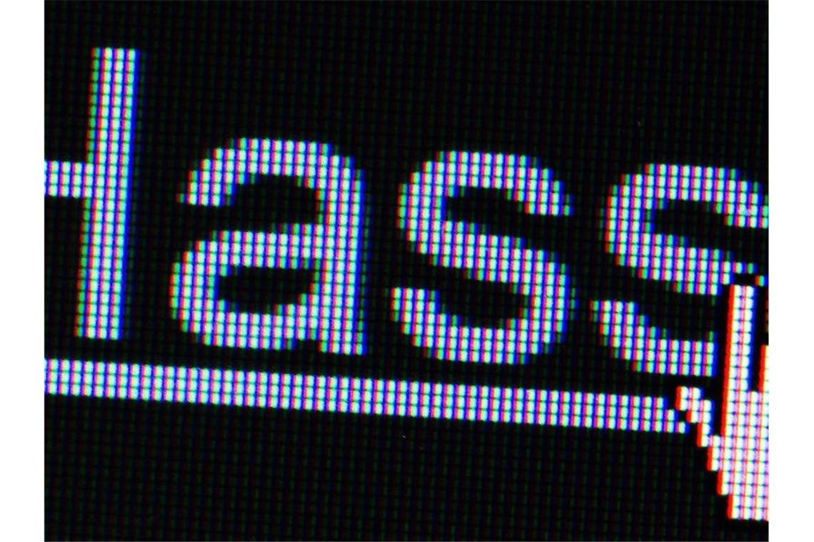 Der Hashtag „#Hass“ ist auf einem Bildschirm zu sehen. Foto: Lukas Schulze/dpa/Symbolbild