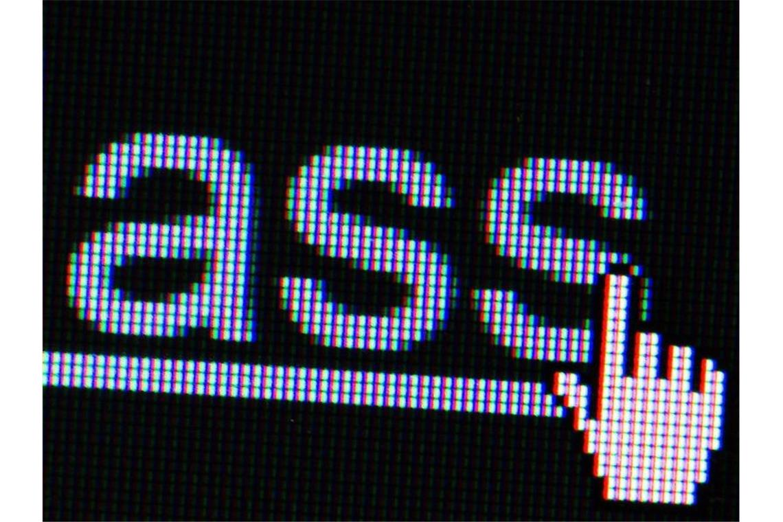 Staatsanwaltschaft erwartet Flut von Hatespeech-Verfahren Der Hashtag „#Hass“ ist auf einem Bildschirm zu sehen. Foto: Lukas Schulze/dpa/Archivbild