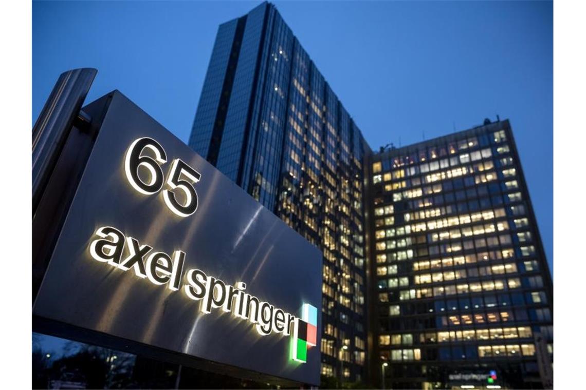 Der Haupsitz der Axel Springer SE. Das Unternehmen will sich im Mai von der Börse zurückziehen. Foto: Michael Kappeler/dpa