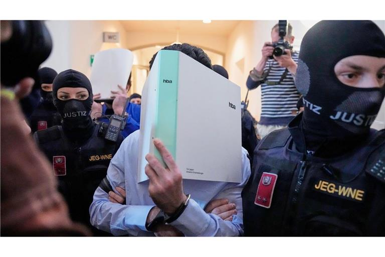 Der Hauptangeklagte im Terrorprozess um die abgesagten Taylor-Swift-Konzerte in Wien will sich laut Anwältin großteils schuldig bekennen.