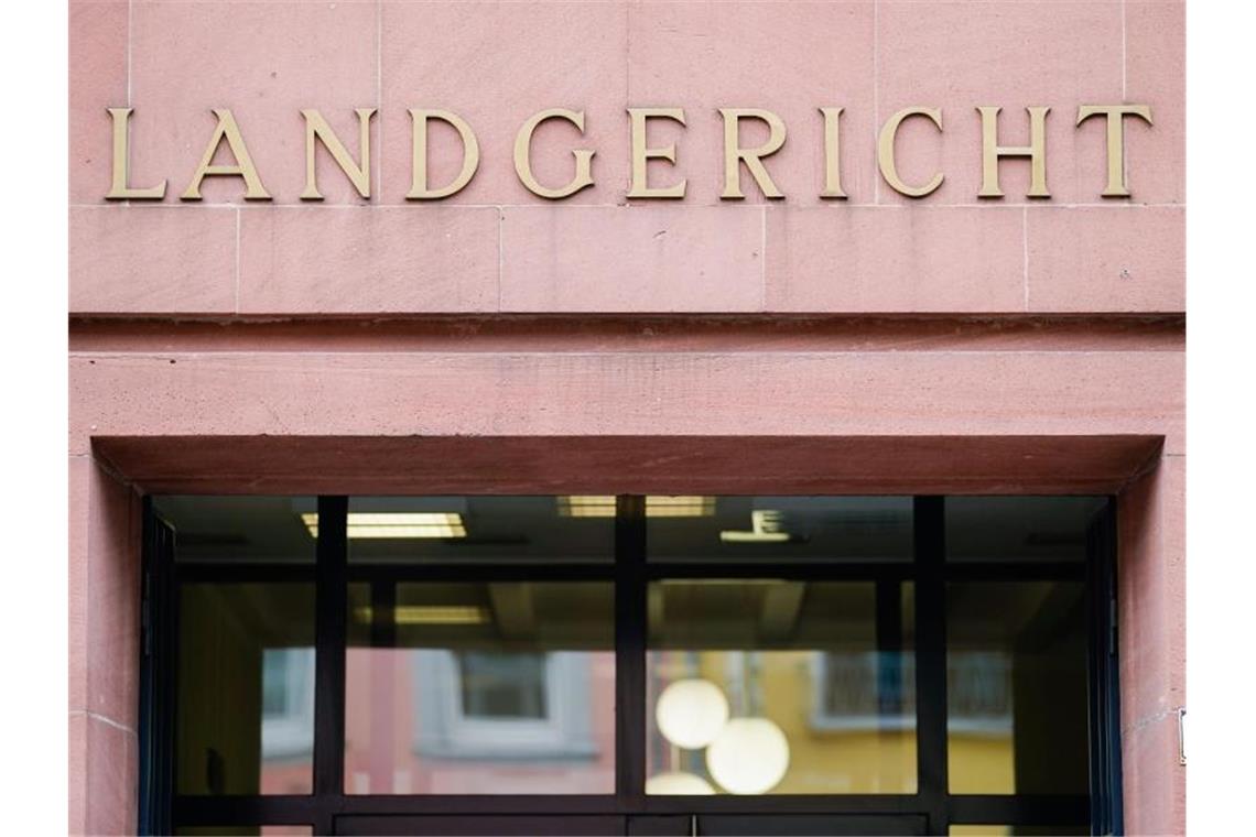 Urteil im „Doppelmord-Verfahren“ in der Pfalz erwartet Der Haupteingang des Landgerichts in Frankenthal. Foto: Uwe Anspach/dpa/Archivbild