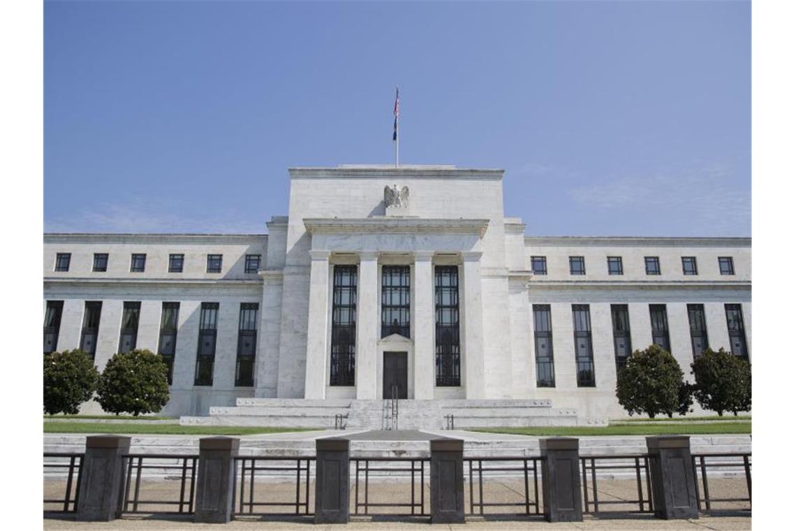 US-Notenbank signalisiert Nullzins bis Ende 2022 Der Hauptsitz der US-Notenbank Federal Reserve in Washington. Foto: Pablo Martinez Monsivais/AP/dpa