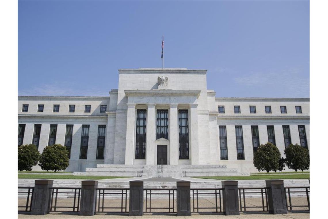 Der Hauptsitz der US-Notenbank in Washington. Ihre strikten Auflagen für den Finanzsektor zeigen, wie ernst die Fed die Risiken der Pandemie weiterhin nimmt. Foto: Pablo Martinez Monsivais/AP/dpa