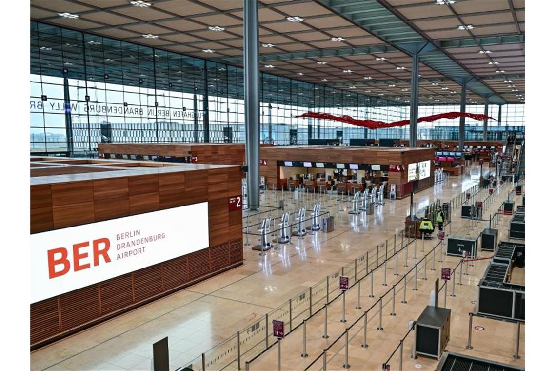 BER startet - Probleme bleiben Der Hauptstadtflughafen Berlin Brandenburg „Willy Brandt“ (BER) wird am 31.10.2020 eröffnet. Foto: Patrick Pleul/dpa-Zentralbild/dpa