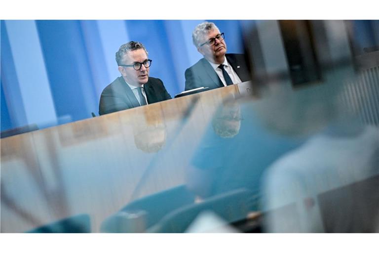 Der Haushalt ist fertig zur Abstimmung im Parlament - doch die Parlamentarier haben schon ganz andere Probleme.