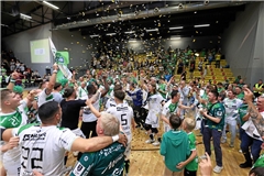 Der HC Oppenweiler/Backnang feiert in Hildesheim den Aufstieg in die 2. Handball-Bundesliga. Foto: Alexander Becher