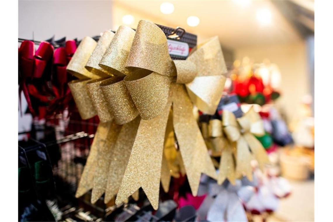 Einzelhandel von zweitem Adventswochenende enttäuscht Der HDE klagt: Corona-Maßnahmen lassen Umsätze im Weihnachtsgeschäft einbrechen. Foto: Hauke-Christian Dittrich/dpa