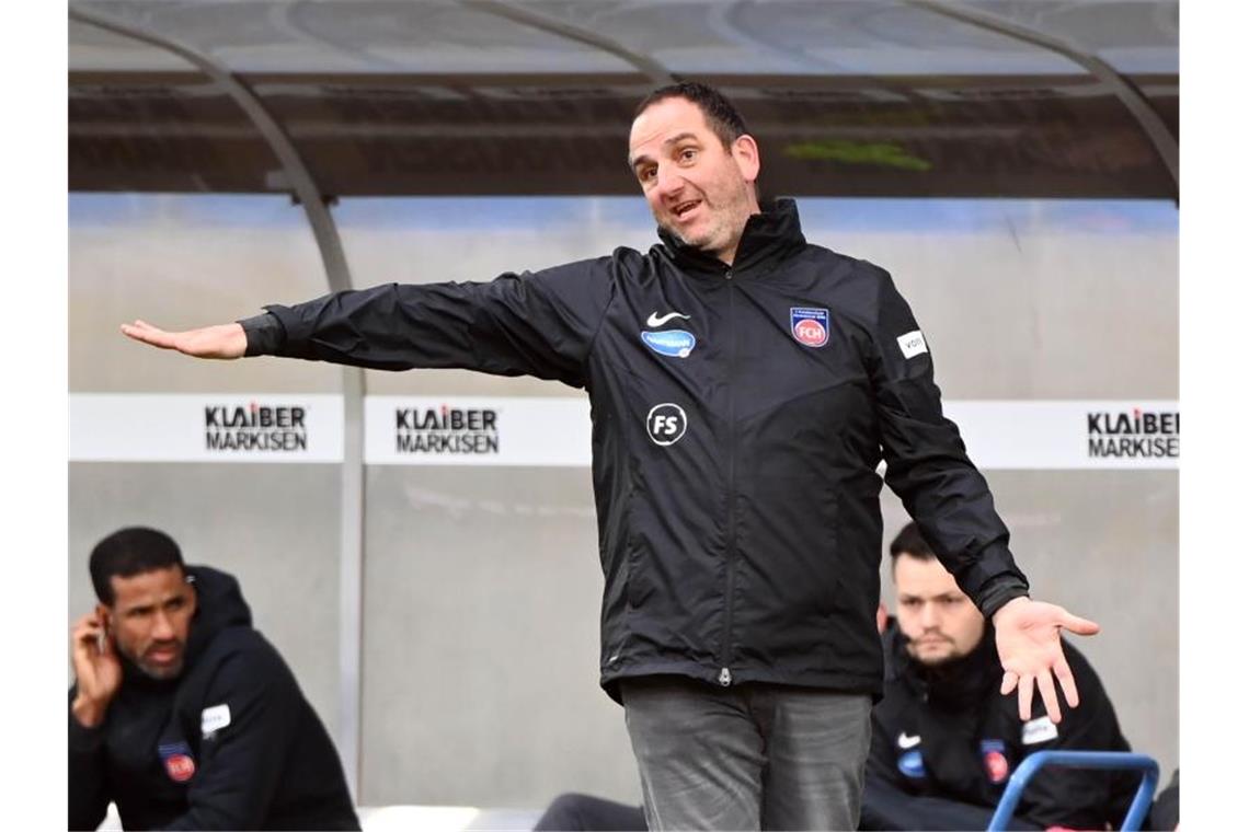 Heidenheim vor kompliziertem Auswärtsspiel in Osnabrück Der Heidenheimer Trainer Frank Schmidt. Foto: Uli Deck/dpa/Archivbild