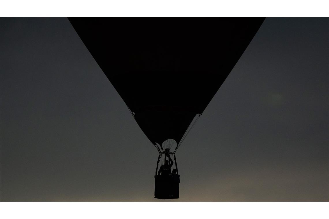 Der Heißluftballon musste notlanden. (Symbolbild)