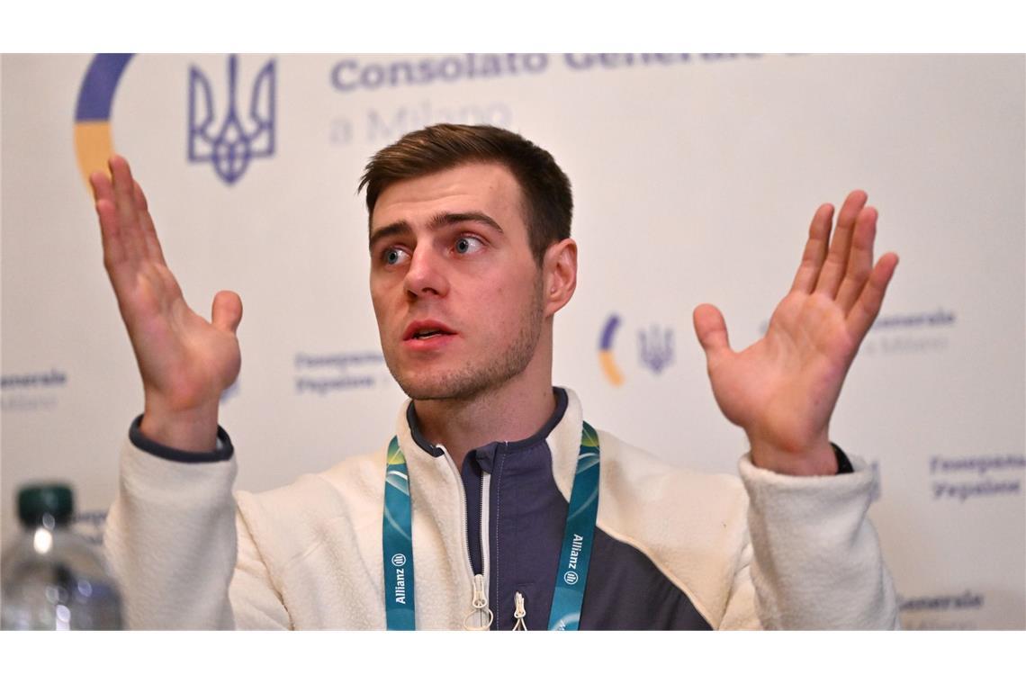 Der Helm des Athleten steht dabei im Mittelpunkt.