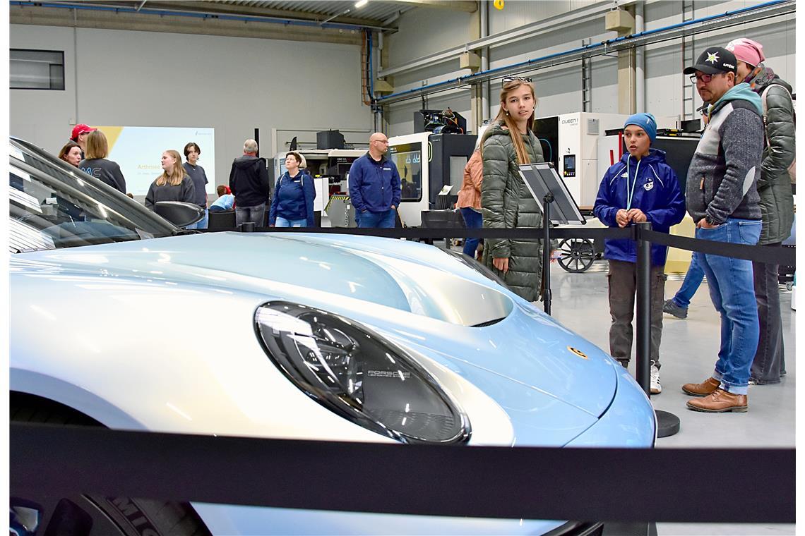 Der Hingucker in der Halle bei MillCraft 3D. Ein Porsche 911 Turbo. Leistungs- u...