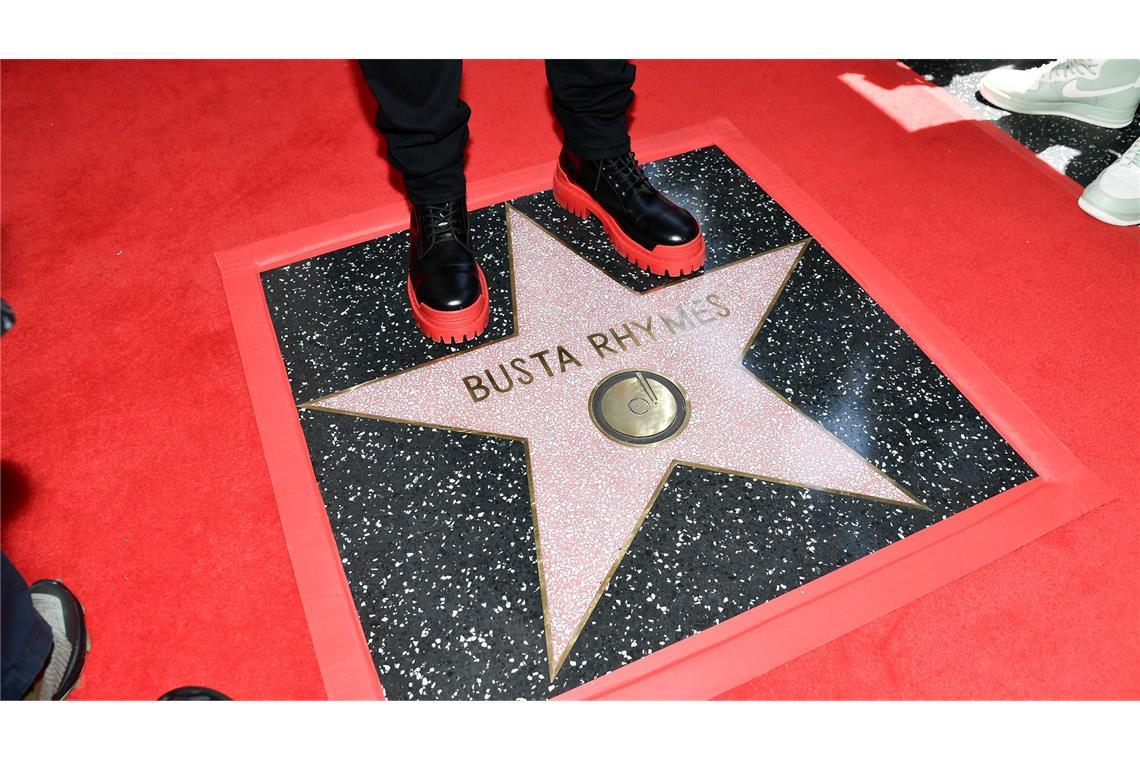 Busta Rhymes mit Hollywood-Stern gefeiert Der Hip-Hop-Star enthüllt auf dem "Walk of Fame" den 2.818. Stern.