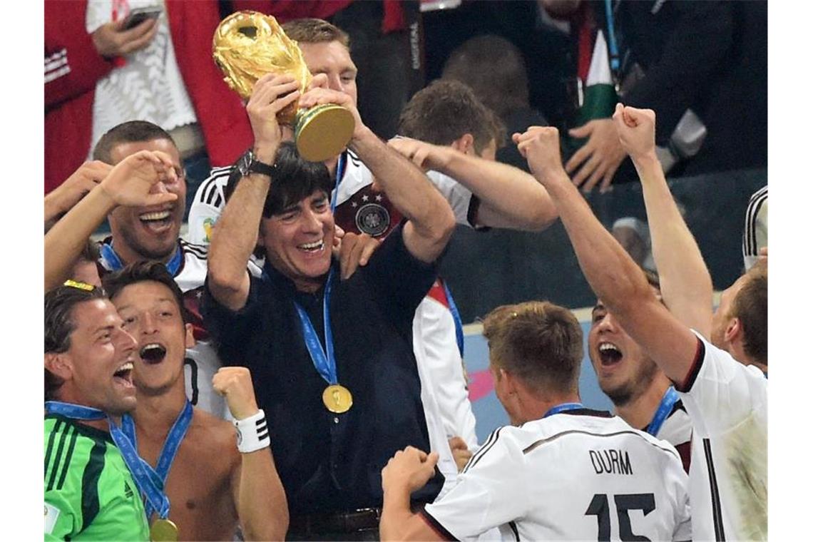 Ende einer Ära: Eckdaten der Amtszeit von Bundestrainer Löw Der Höhepunkt von Joachim Löw als Bundestrainer: Der WM-Sieg 2014 in Rio. Foto: Marcus Brandt/dpa