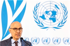 Der Hohe Kommissar der Vereinten Nationen für Menschenrechte, Volker Türk, spricht zu den Medien, um über die Krise im Nahen Osten zu informieren.