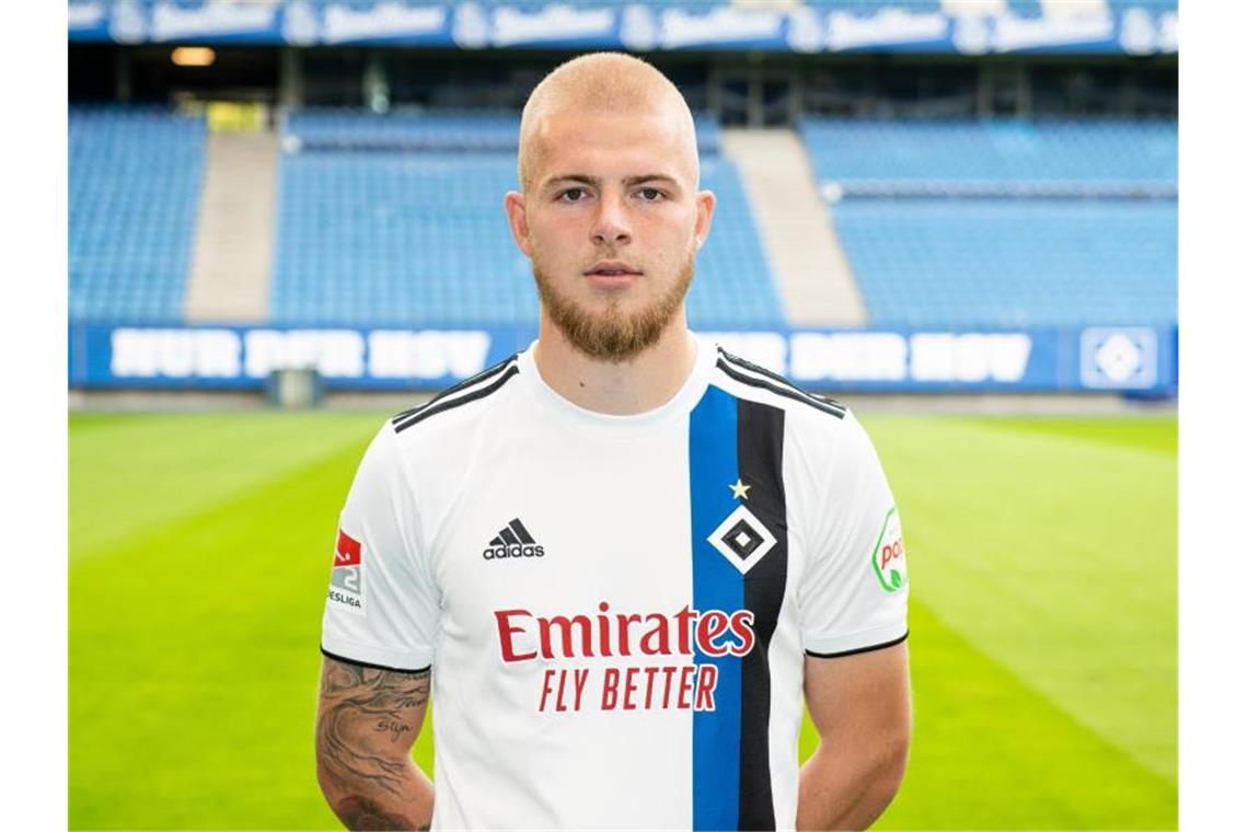 HSV-Trainer vor Stuttgart-Spiel: „Freue mich wahnsinnig“ Der HSV bangt um den Einsatz des an einer Magenverstimmung leidenden Rick van Drongelen. Foto: Daniel Reinhardt/dpa/Archivbild