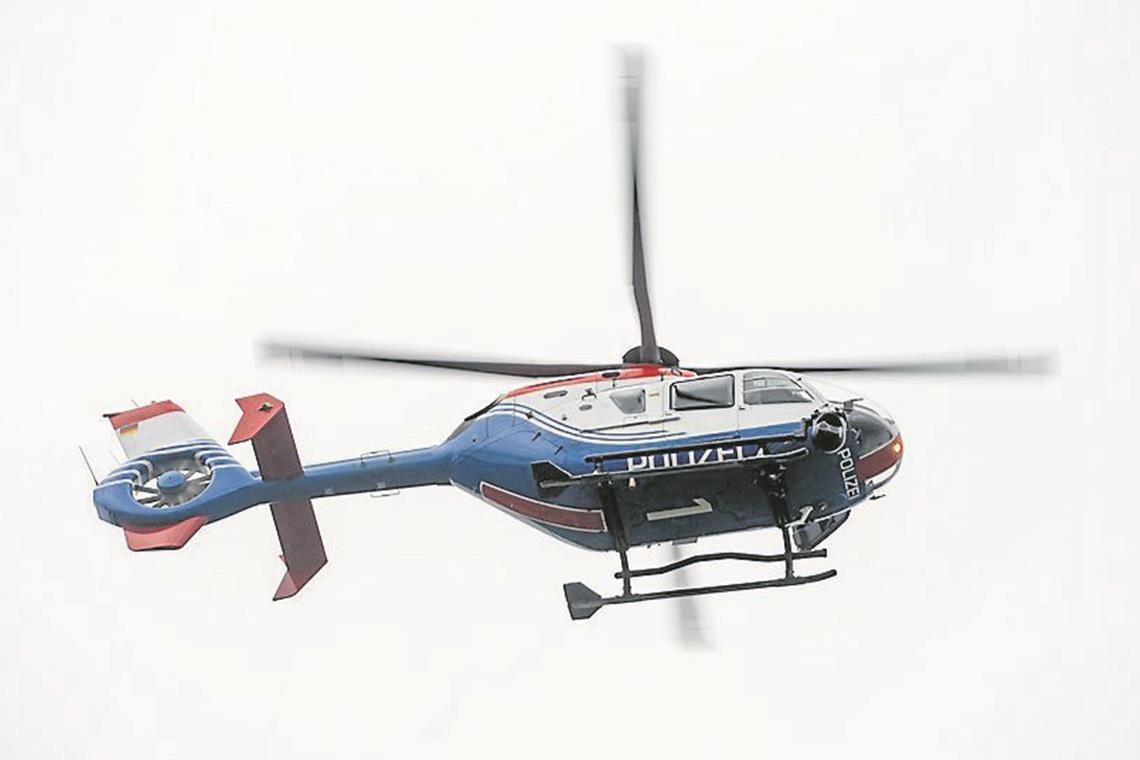 Vermisster Mann ist wohlbehalten gefunden Der Hubschrauber ist am Mittwochabend über Backnang im Einsatz. Symbolbild: Benjamin Nolte / noltemedia
