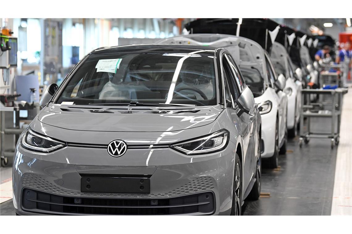 Der ID.3 hat den Spitzenplatz des häufigsten Elektroautos in Deutschland übernommen. (Archivbild)