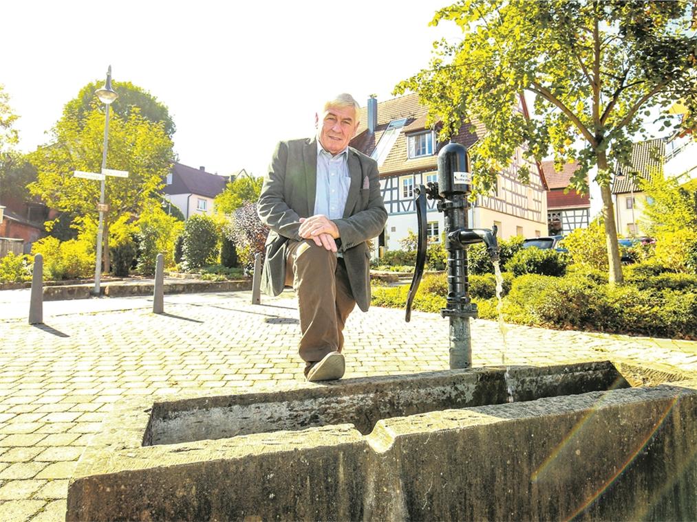 Der idyllische Dorfplatz Steinbachs wurde vor zehn Jahren eingeweiht und mache sich laut Ortsvorsteher Martin Holzwarth gut. Foto: A. Becher