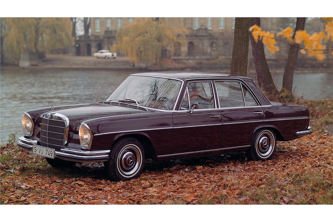 Mercedes enthüllt Details zum neuen GLC: „Definiert Gesicht unserer Marke neu“ Der ikonische Chromgrill zierte selbstredend auch diverse S-Klassen. Hier den Mercedes-Benz 300 SE aus dem Jahr 1965...