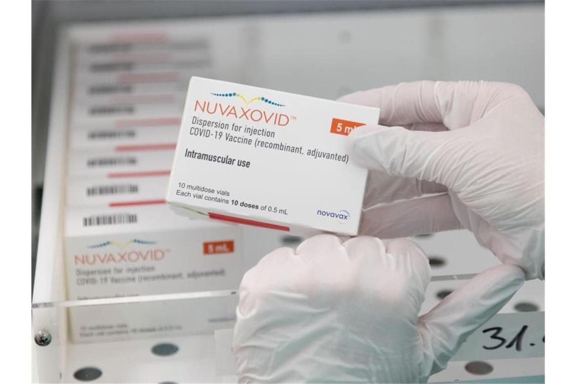 Lauterbach mahnt trotz Lockerungen zu Vorsicht Der Impfstoff Nuvaxovid. Foto: Friso Gentsch/dpa