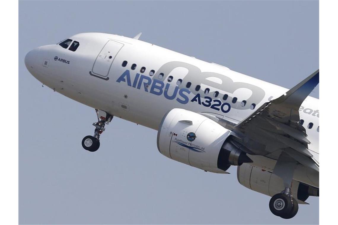 Der indische Billigflieger IndiGo hat 300 Flugzeuge der Airbus-Modellfamilie A320neo geordert. Foto: Guillaume Horcajuelo/epa/dpa