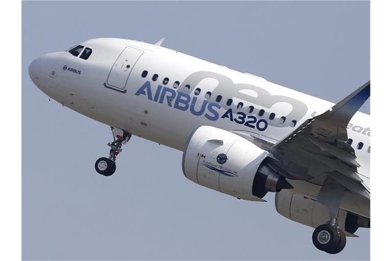 Der indische Billigflieger IndiGo hat 300 Flugzeuge der Airbus-Modellfamilie A320neo geordert. Foto: Guillaume Horcajuelo/epa/dpa