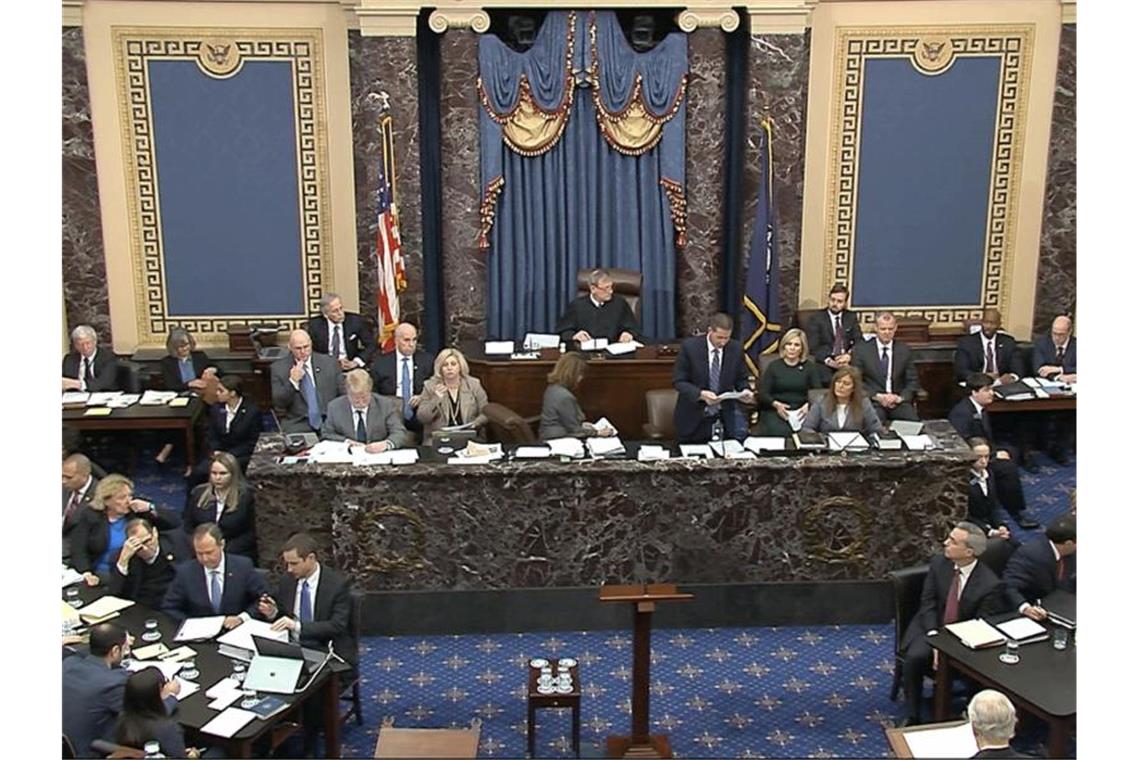 Trump-Impeachment mit Plädoyers fortgesetzt Der inhaltliche Teil des Amtsenthebungsverfahrens gegen US-Präsident Donald Trump hat begonnen. Foto: Uncredited/Senate Television/AP/dpa