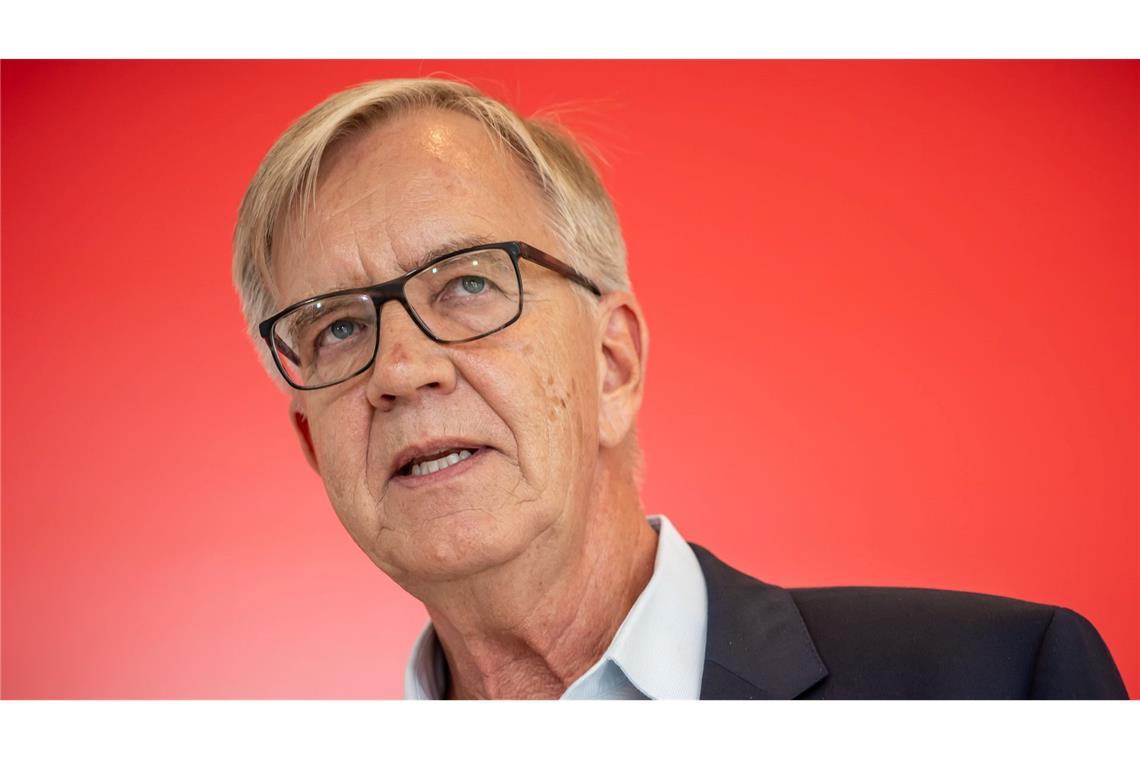 Mehr Straftaten gegen Bahnmitarbeiter und Bundespolizei Der Innenminister müsse einen Plan gegen Gewalt vorlegen, meint der Linken-Politiker Dietmar Bartsch. (Archivbild)