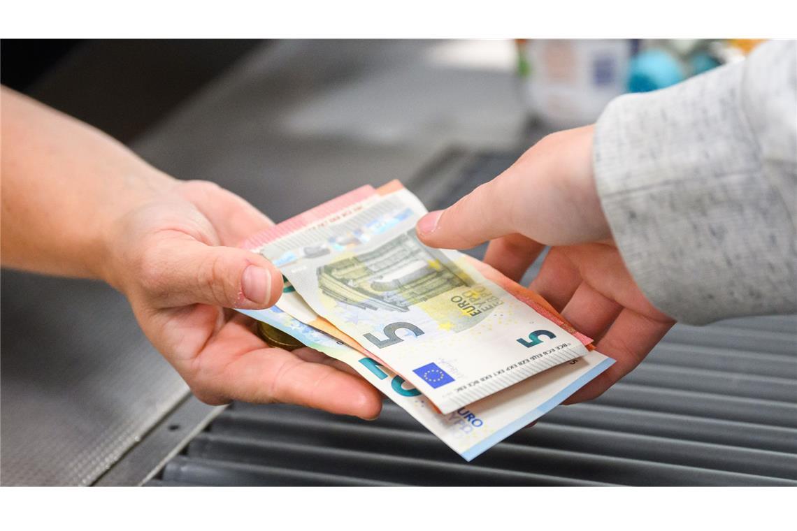Der Iran-Krieg lässt die Inflation in Deutschland steigen (Symbolbild).