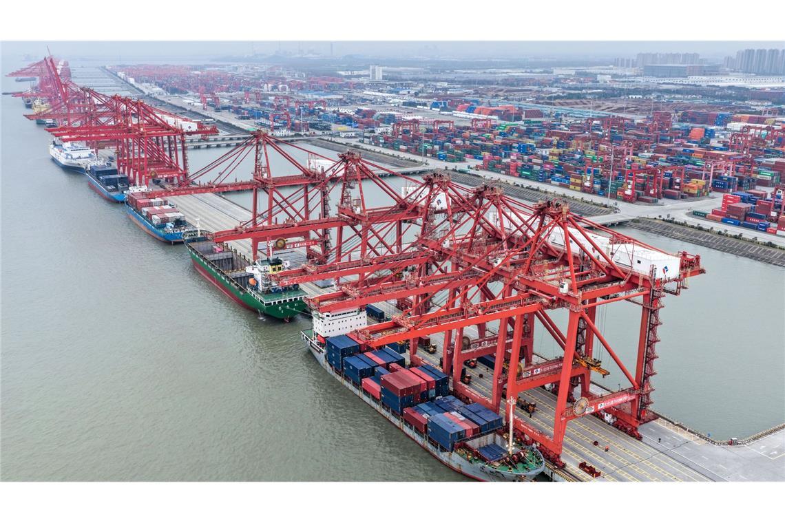 Chinas Exporte schwächen sich im März ab