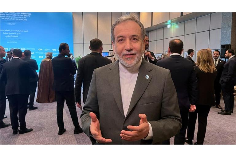 Der iranische Außenminister Abbas Araghtschi nimmt in Istanbul an einem Treffen der Organisation für islamische Zusammenarbeit teil.