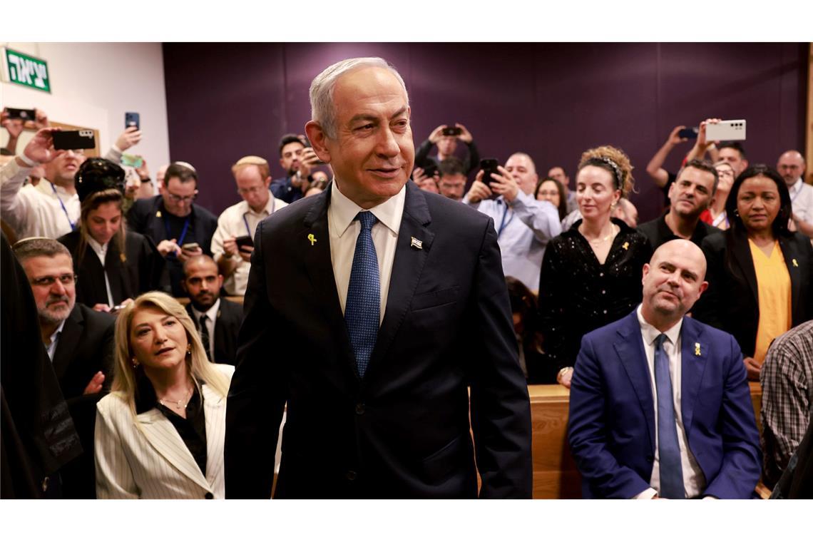 Korruptionsprozess: Netanjahu kritisiert "absurde Vorwürfe" Der israelische Regierungschef Benjamin Netanjahu vor Gericht.