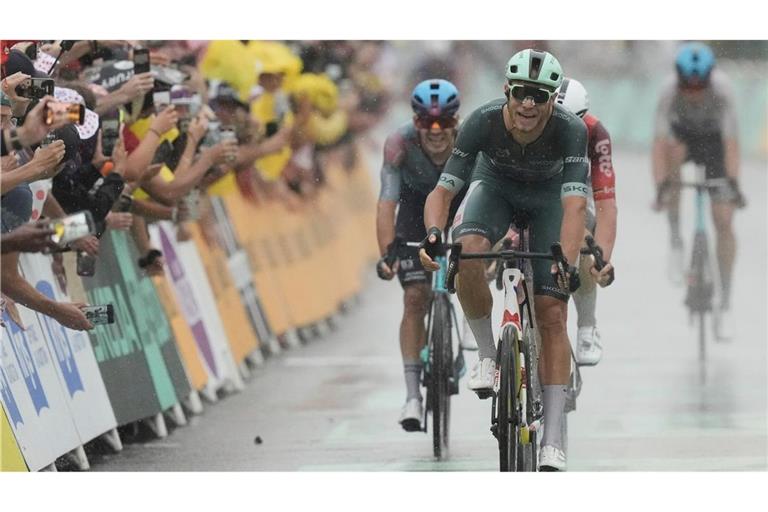 Der Italiener Jonathan Milan gewinnt den Sprint in Valence.