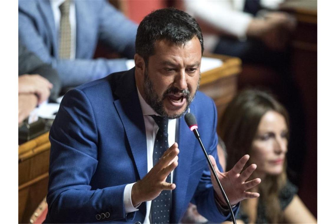 Der italienische Innenminister Matteo Salvini hält in der Regierungskrise an einem Misstrauensvotum gegen Regierungschef Giuseppe Conte fest. Foto: Roberto Monaldo/LaPresse via ZUMA Press