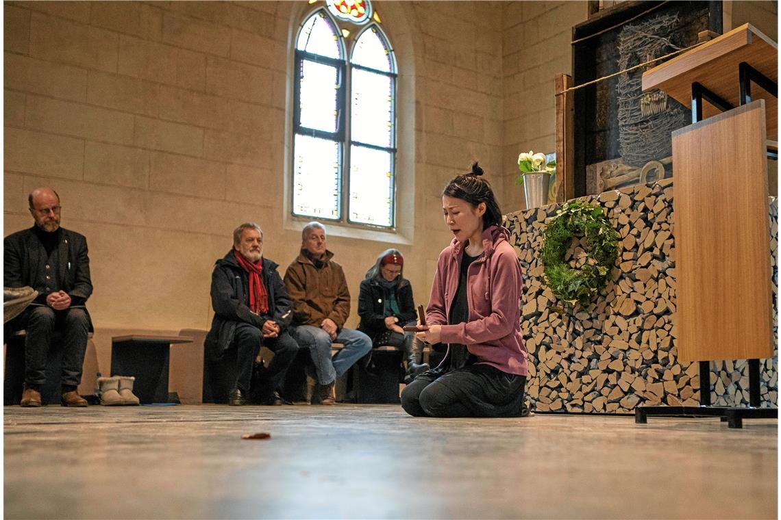 Ein tastendes Verstehen-Wollen Der japanischen Musikstudentin Karera Fujita gelang mit ihrem Beitrag beklemmend dicht und schmerzhaft schön der Blick in den Abgrund. Foto: A. Becher