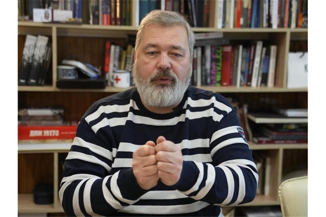 Der Journalist Dmitri Muratow ist Chefredakteur der kremlkritischen Zeitung „Nowaja Gaseta“. Foto: Alexander Zemlianichenko/AP/dpa