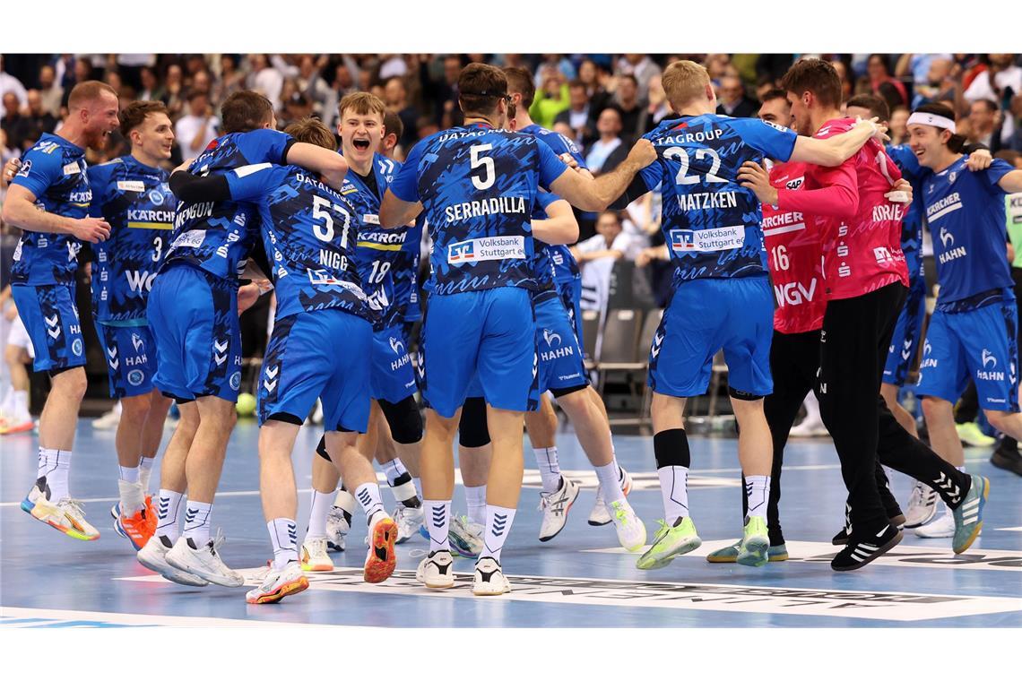 Der Jubel beim TVB Stuttgart ist nach dem Triumph gegen den THW Kiel besonders ausgelassen.