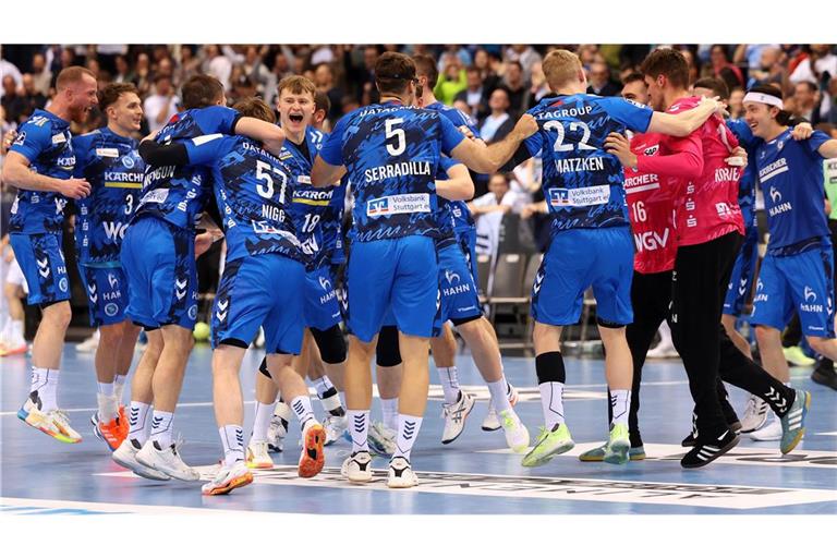 Der Jubel beim TVB Stuttgart ist nach dem Triumph gegen den THW Kiel besonders ausgelassen.
