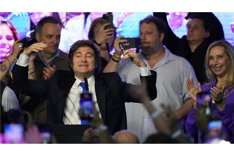 Wahltriumph: Milei kann Reformkurs in Argentinien fortsetzen Der Jubel nach dem Sieg: Die Partei von Argentiniens Präsidenten Milei konnte bei der Kongresswahl zahlreiche Mandate hinzugewinnen.