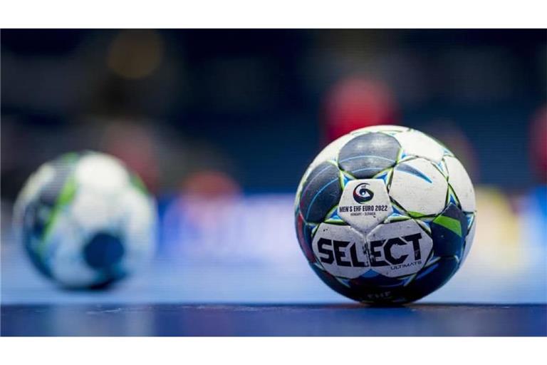 Der Jugendhandball fliegt, mal mehr, mal weniger erfoilgreich,