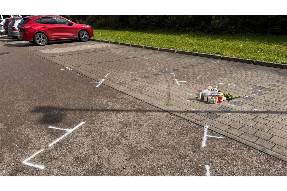 Der Junge war auf einem Parkplatz überfahren worden.