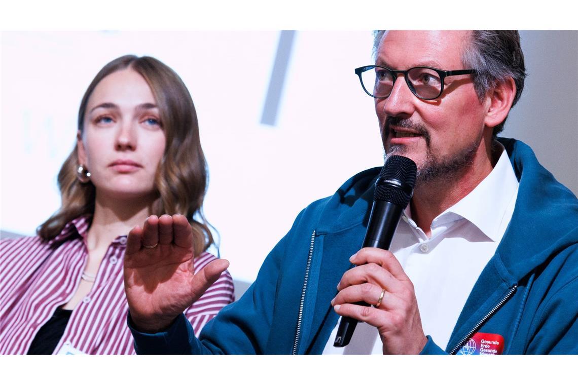 Neue App soll gegen Onlinesucht bei Jugendlichen helfen Der Kabarettist und Mediziner Eckart von Hirschhausen unterstützt das Projekt.