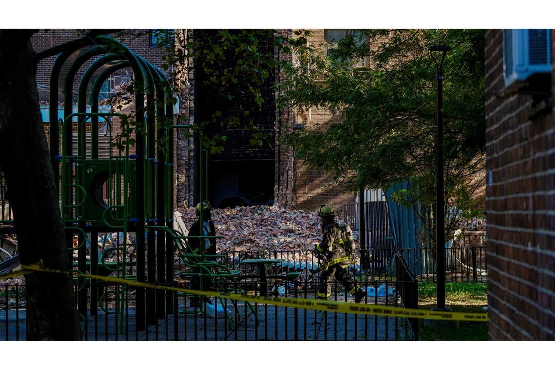 Wohngebäude in der New Yorker Bronx stürzt teilweise ein Der Kaminschacht des Gebäudes krachte in sich zusammen.