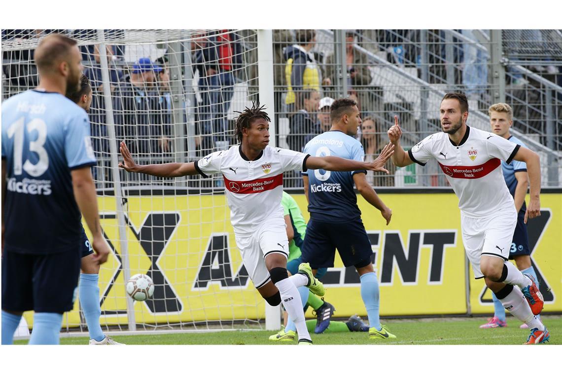 Der Kanadier Caniggia Elva dreht jubelnd ab. Der VfB-Offensivmann traf im Regionalliga-Derby am 2. September 2017 zweimal. Der VfB gewann vor 3720 Zuschauern mit 5:1. Das Ehrentor für die Blauen erzielte Sandro Abruscia.